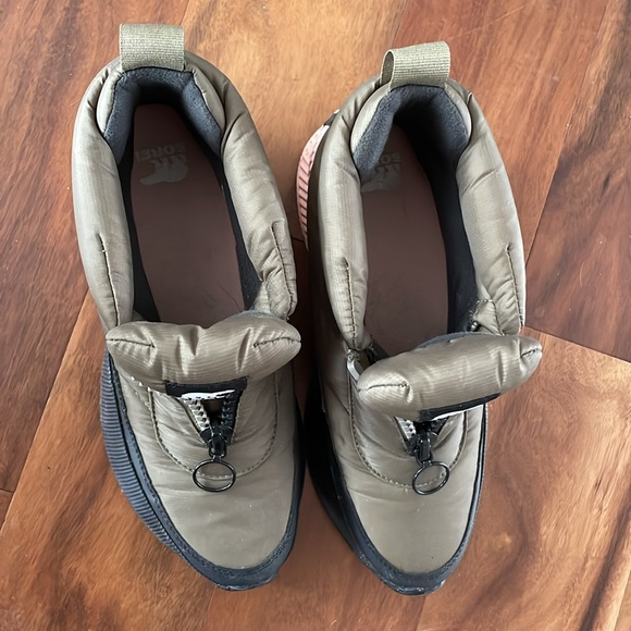 Sorel winter booties - Picture 2 of 3